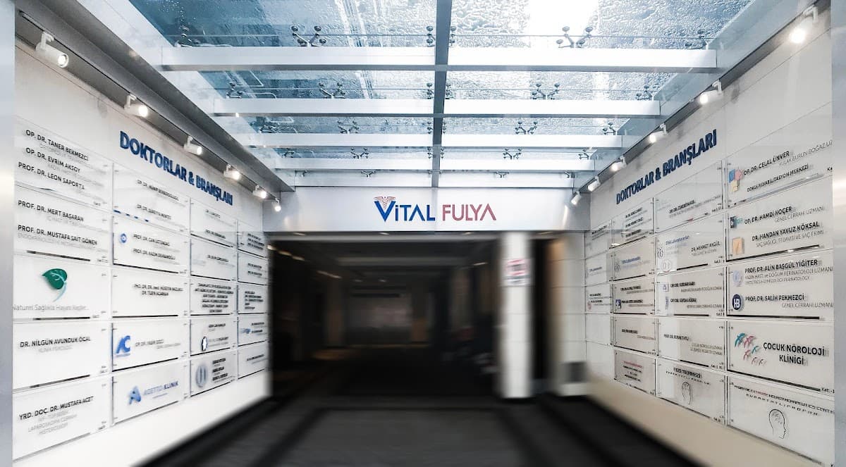 Karaçor Clinics | Smile Design | Laminate Veneer | Emax | Gülüş Tasarımı | Implant | Dentist | Adem Can Karaçor | Olcay Bakar