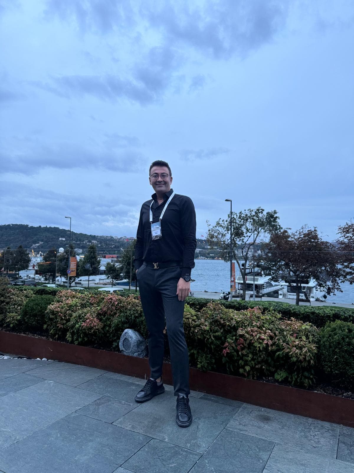 Dr.Abdullah ÜNAL / Dermatology / Aesthetic/ Botox / Dolgu / Lazer Tedavileri / Filler / Laser Treatments / Hair Transplant