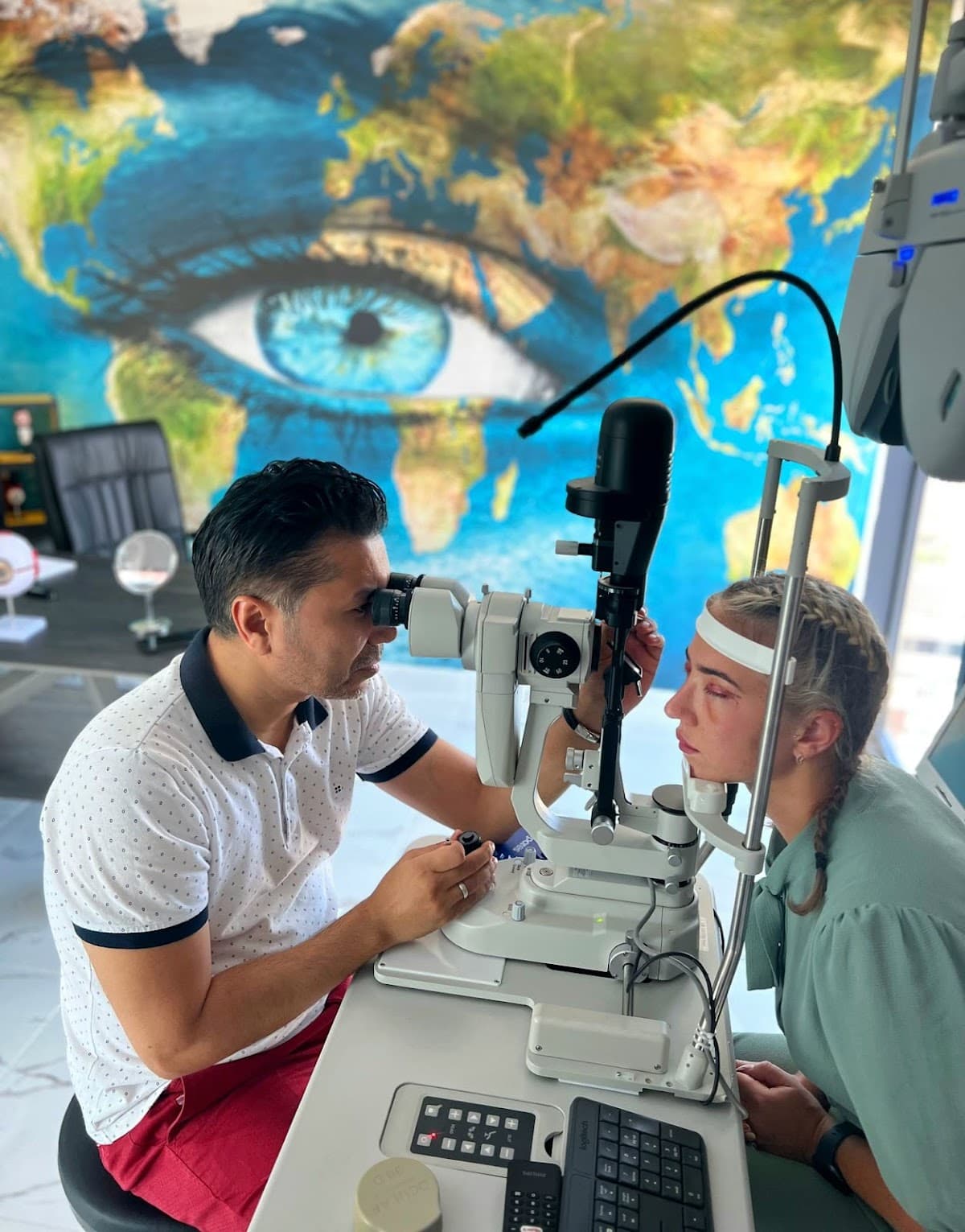 Dr. Emir Doğan / Laser Eye Surgery & Eyelid Aesthetic