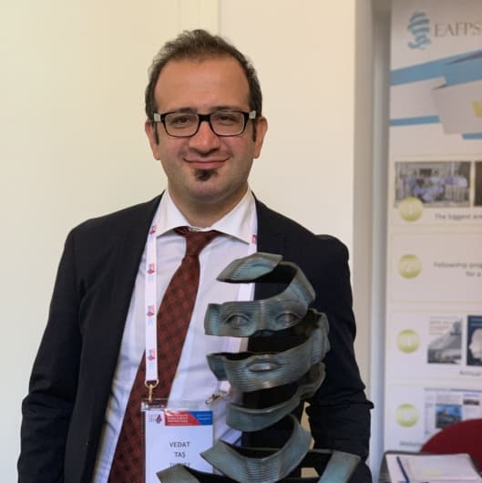 Dr. Vedat Taş Burun Estetiği KBB Uzmanı