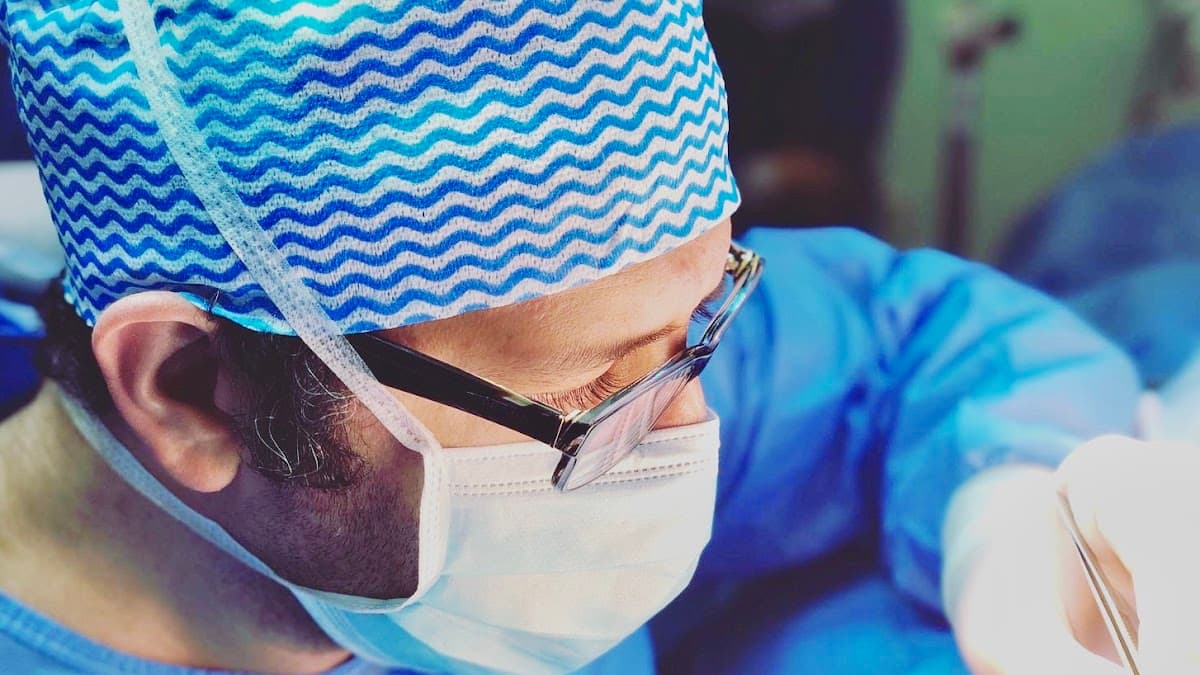 Dr. Vedat Taş Burun Estetiği KBB Uzmanı