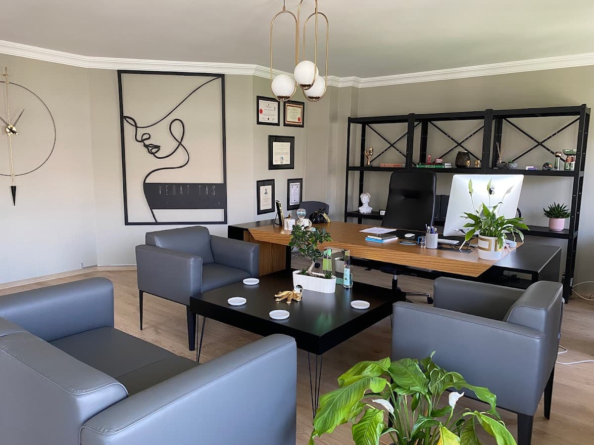 Dr. Vedat Taş Burun Estetiği KBB Uzmanı