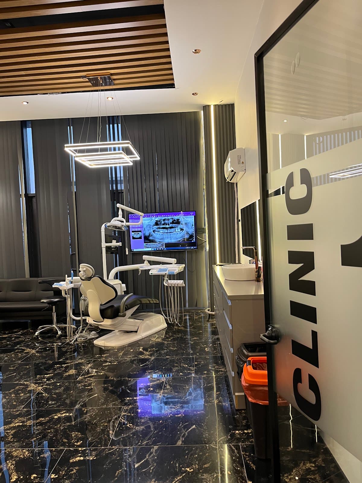 Mega Avrupa Ağız ve Diş Sağlığı Polikliniği 7/24 Acil