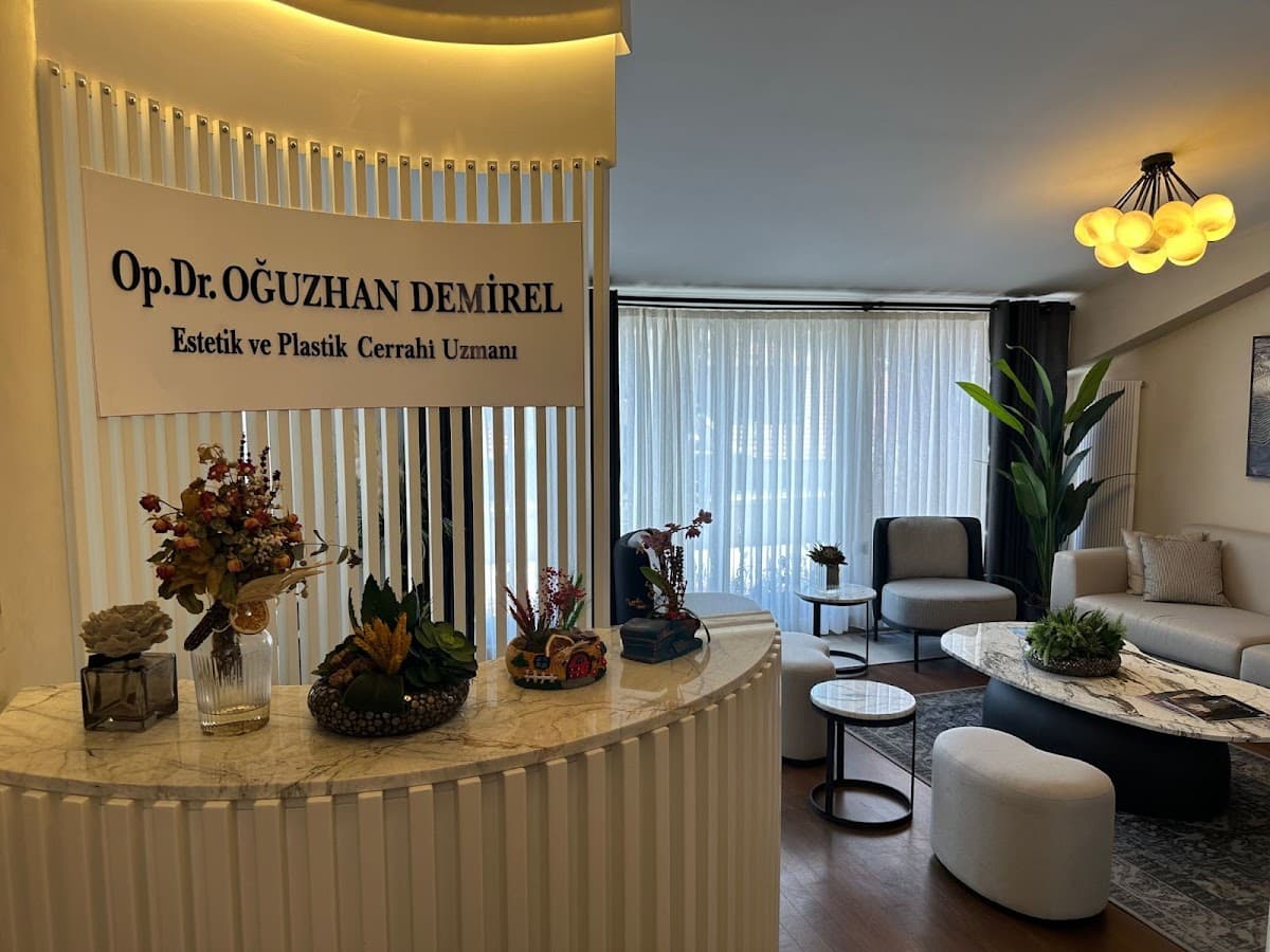 Op. Dr. Oğuzhan Demirel | Meme Estetiği - Meme Büyütme - Meme Küçültme - Breast Augmentation Istanbul