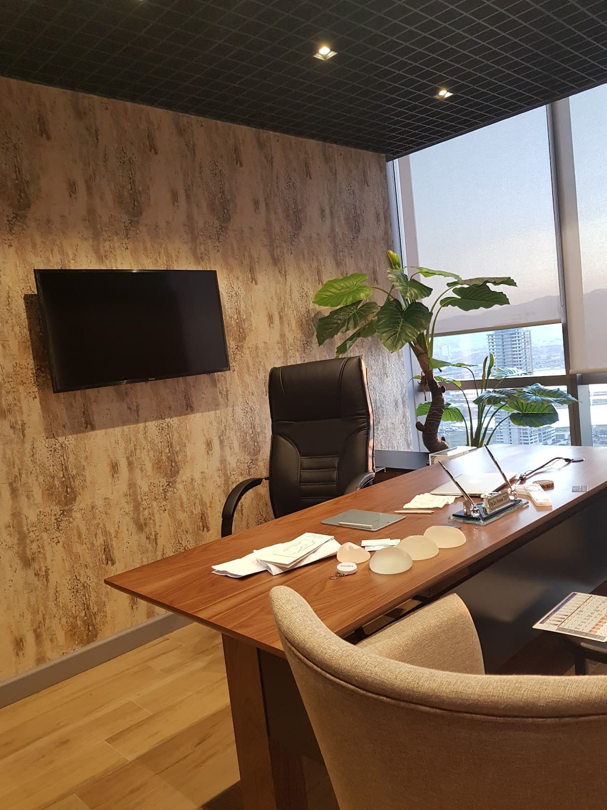 Dr Osman Tan- İzmir Göz Kapağı Estetiği & Dudak Dolgusu