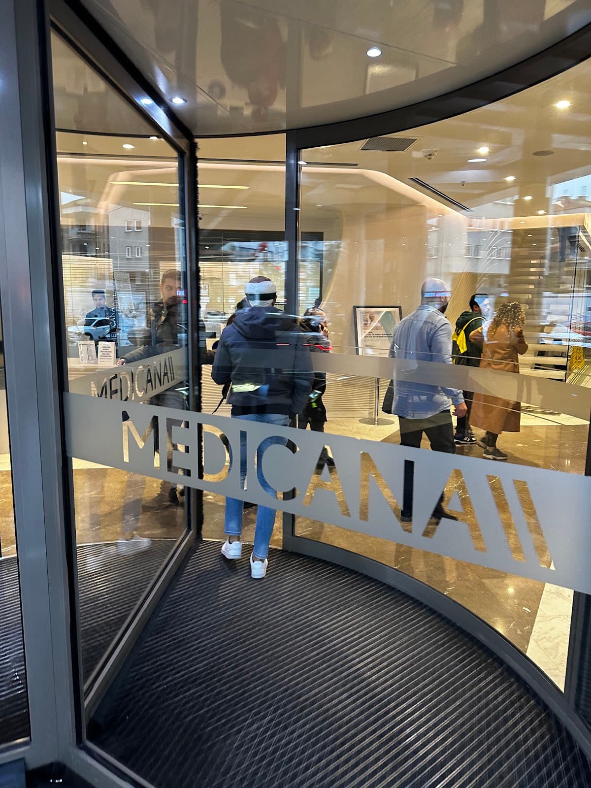 Saç Ekimi Merkezi Saç Ekim İstanbul - Songül Alcı