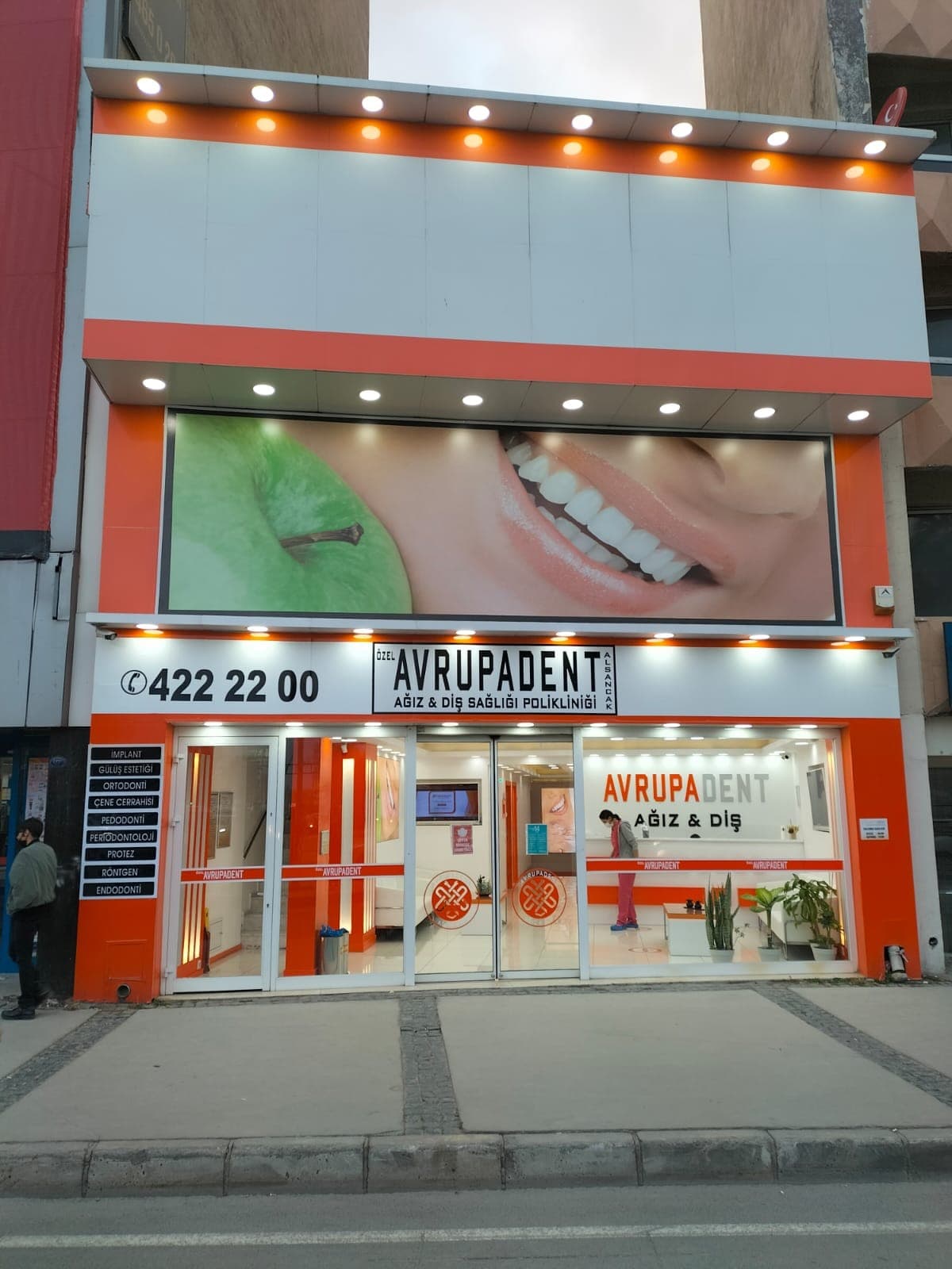 İzmir İmplant Tedavisi | Avrupadent Alsancak Diş Kliniği