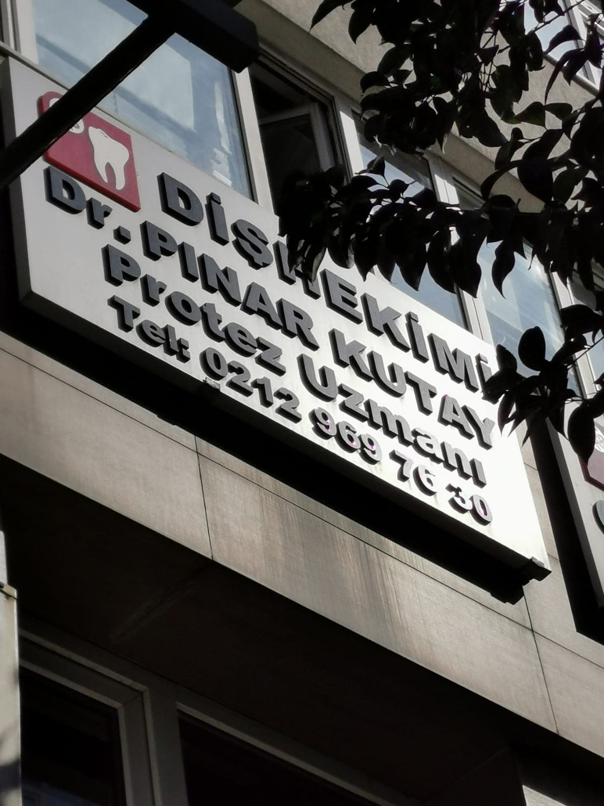 Diş Hekimi Pınar Kutay - Şişli İmplant - Zirkonyum - Gülü...