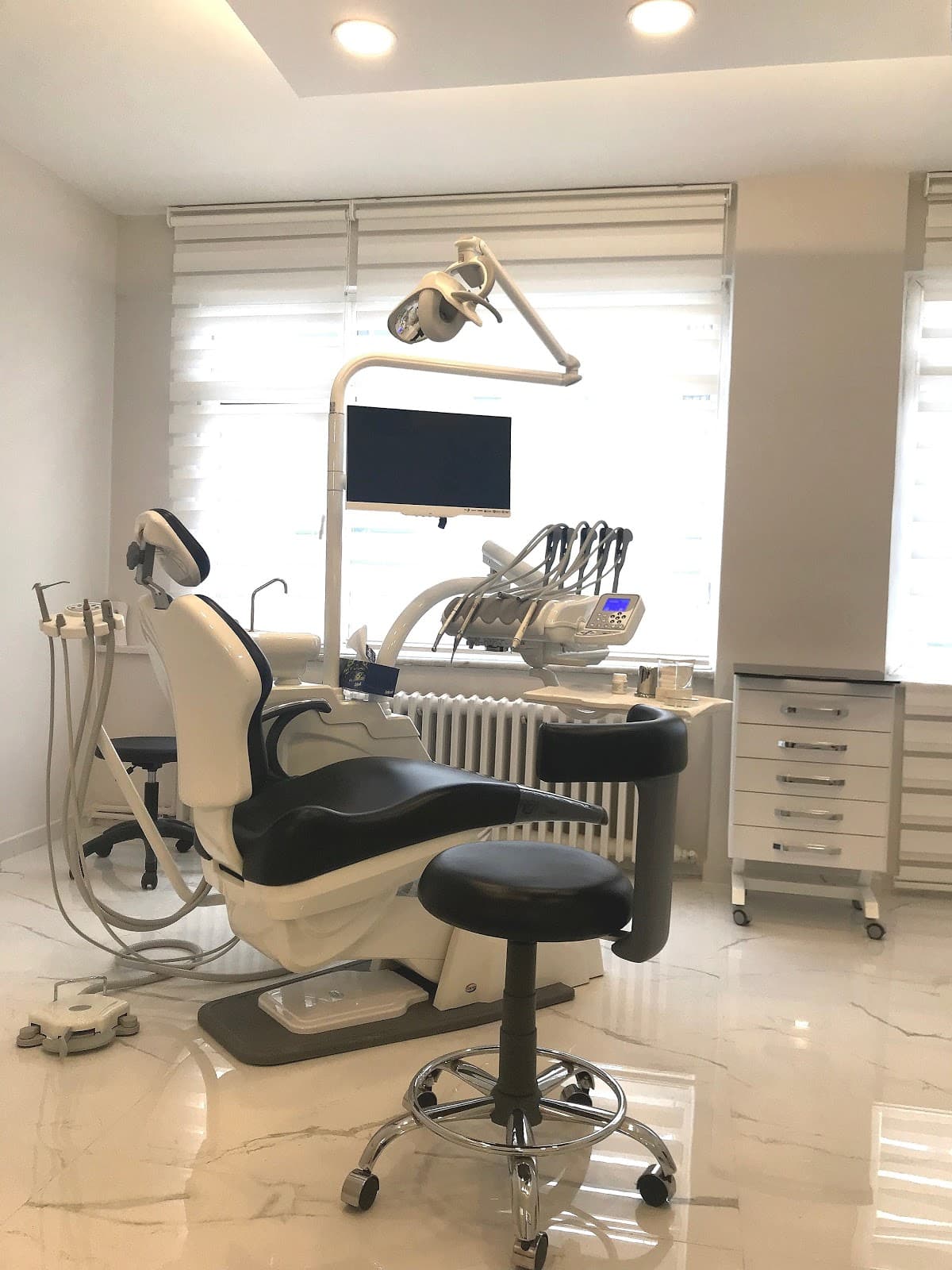 Diş Hekimi Pınar Kutay - Şişli İmplant - Zirkonyum - Gülü...