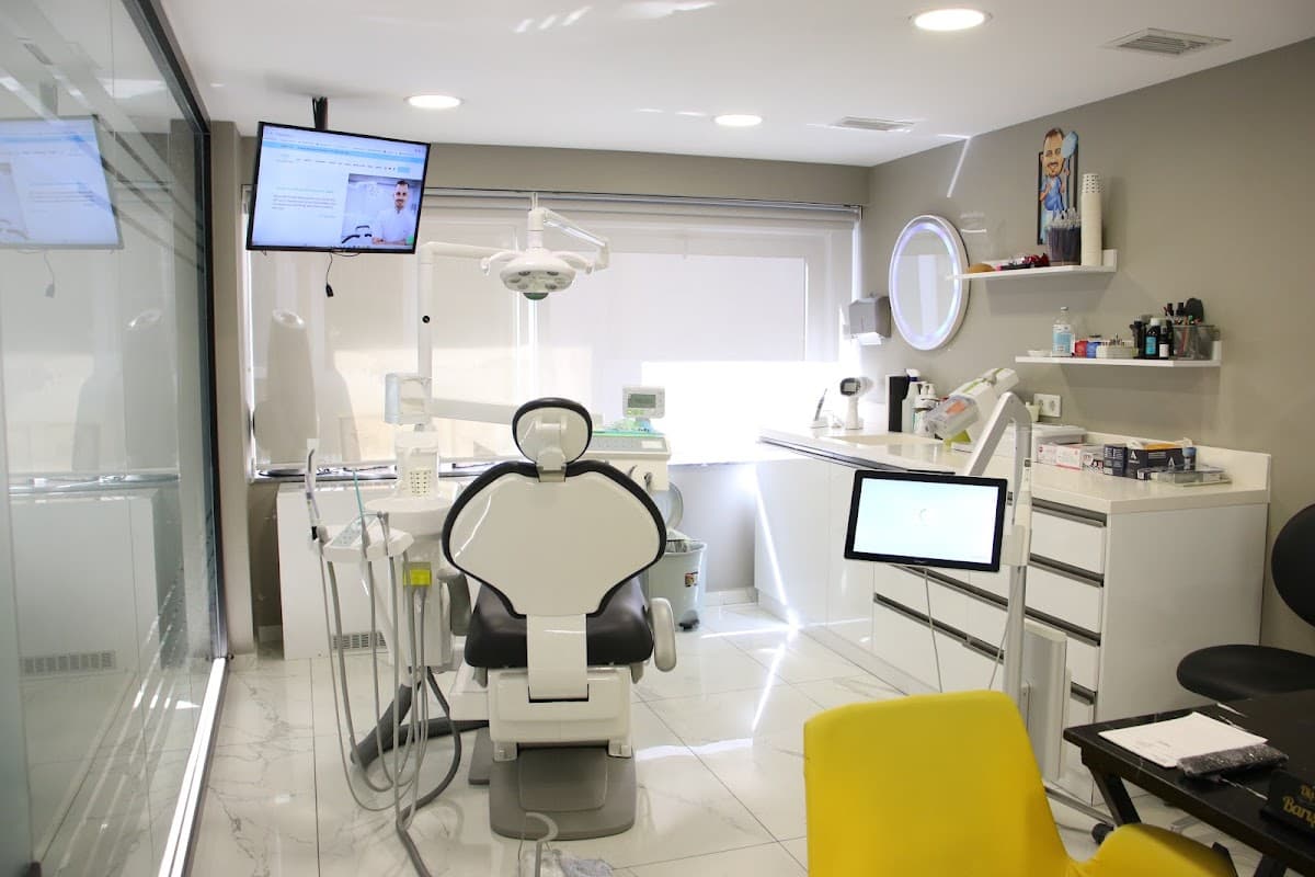 𝙃𝙤𝙡𝙡𝙮𝙬𝙤𝙤𝙙 𝙎𝙢𝙞𝙡𝙚 İ𝙨𝙩𝙖𝙣𝙗𝙪𝙡