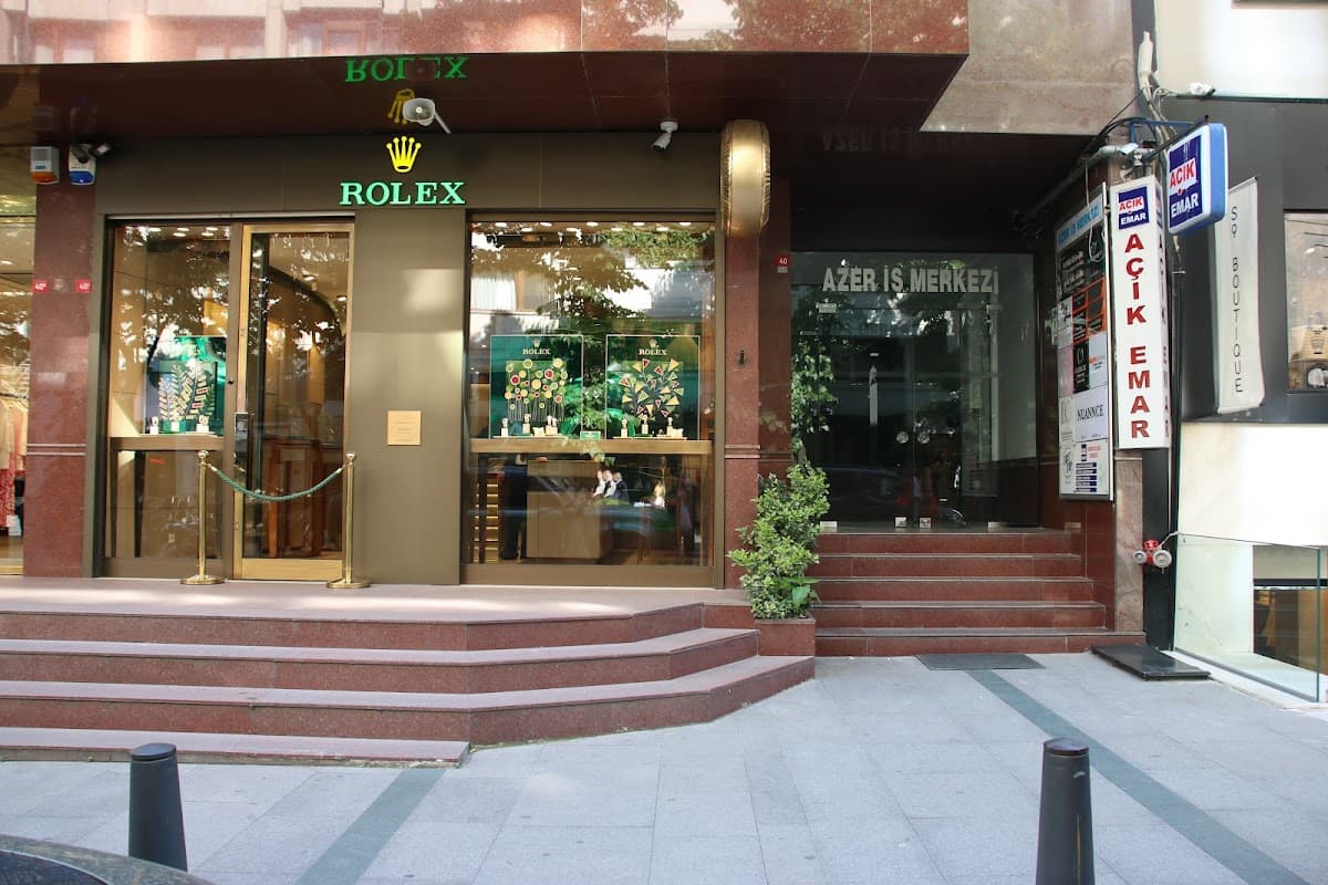 𝙃𝙤𝙡𝙡𝙮𝙬𝙤𝙤𝙙 𝙎𝙢𝙞𝙡𝙚 İ𝙨𝙩𝙖𝙣𝙗𝙪𝙡