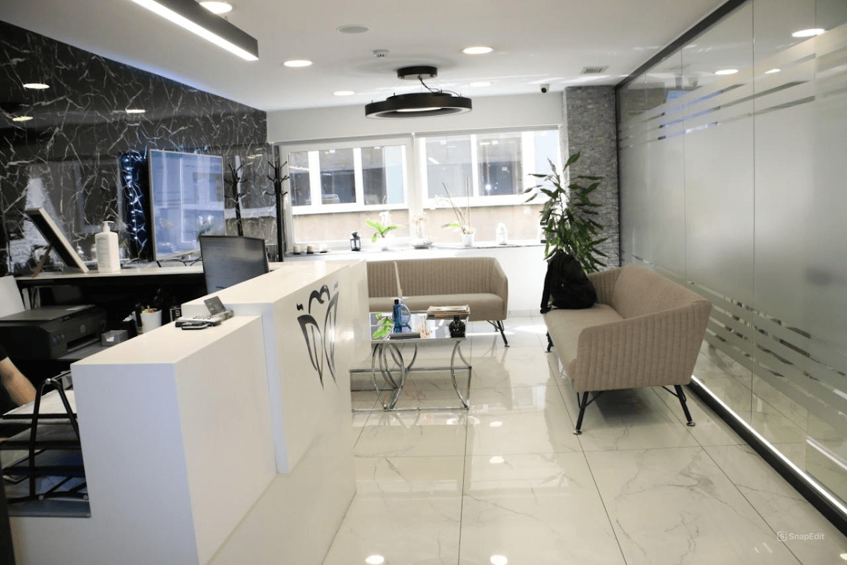 𝙃𝙤𝙡𝙡𝙮𝙬𝙤𝙤𝙙 𝙎𝙢𝙞𝙡𝙚 İ𝙨𝙩𝙖𝙣𝙗𝙪𝙡