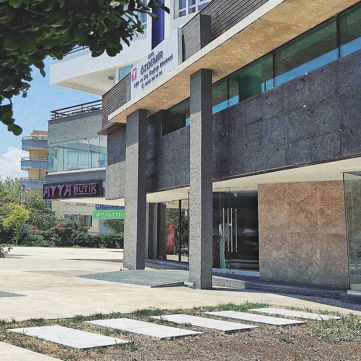 Özdemir Dental Center Antalya