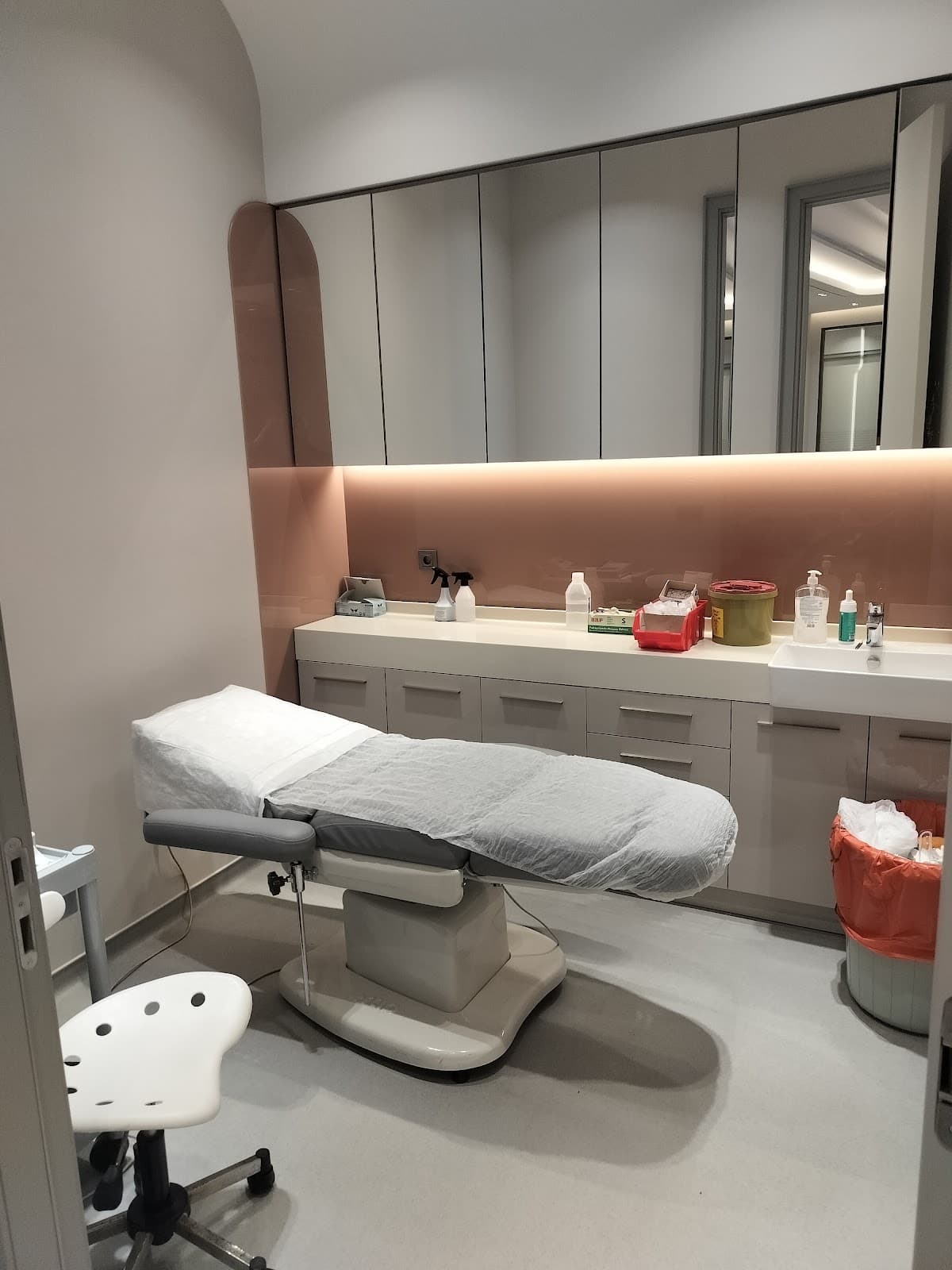 Cosmedica Hair Transplantation Clinic