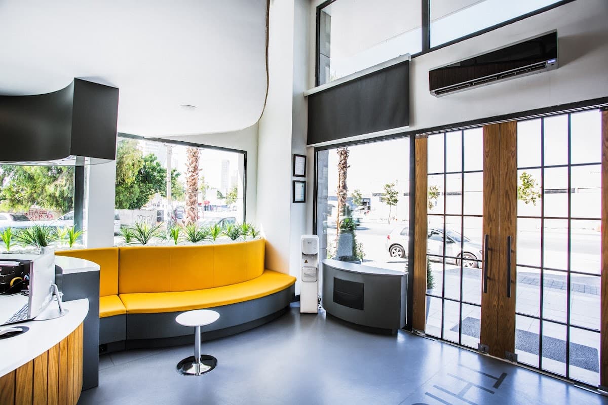 Dentomega İzmir İmplant Diş Polikliniği