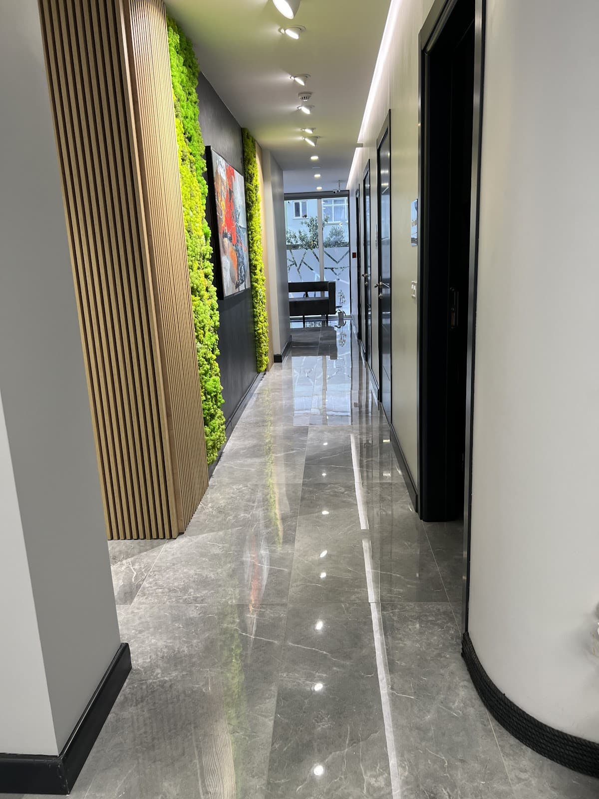 Esİstanbul Ağız ve Diş Sağlığı Polikliniği