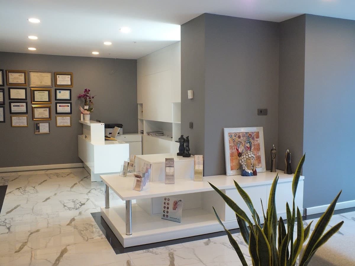 Dr. Civaş & Dr. Akpınar | Dermatoloji - Saç Ekimi