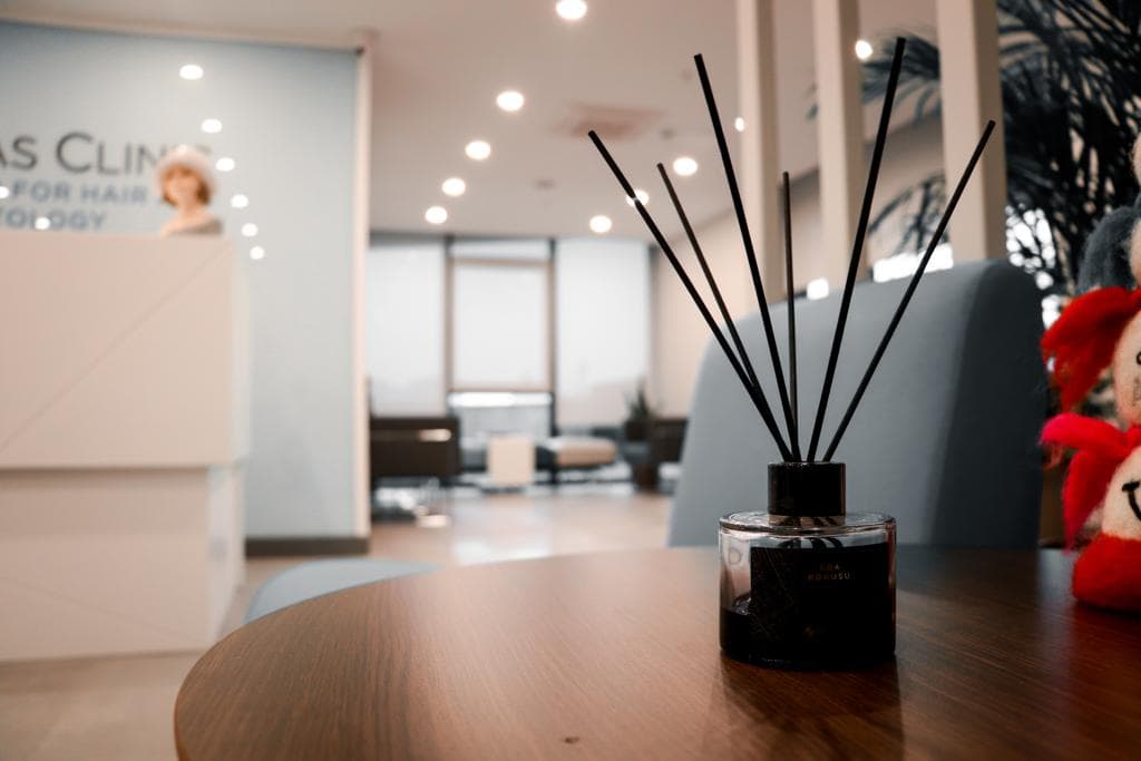 Dr. Civaş & Dr. Akpınar | Dermatoloji - Saç Ekimi