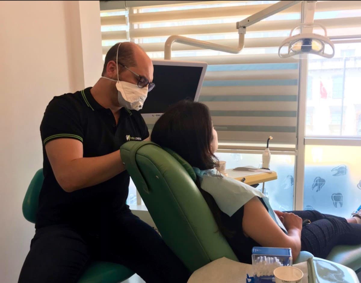 Dentist Erdem Alperen OFLİ