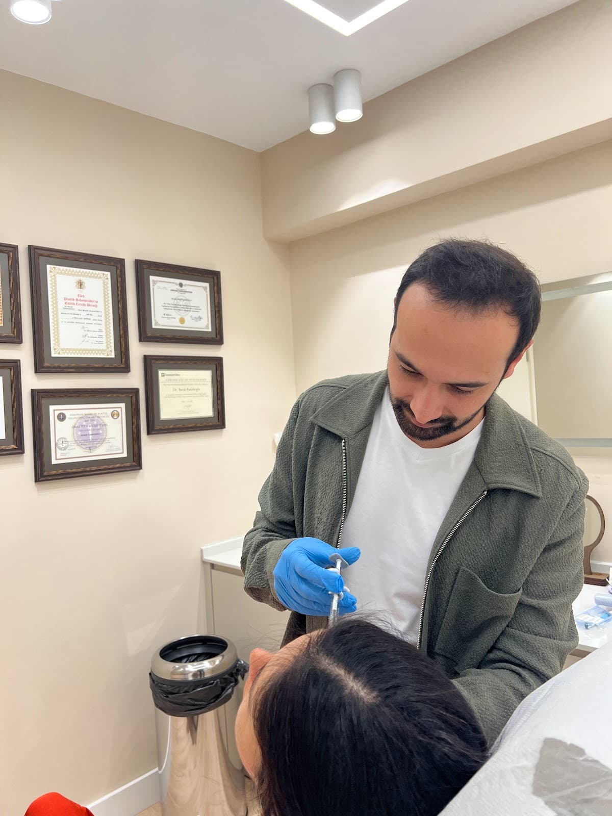 Op. Dr. Burak Pasinlioğlu - Plastik Cerrahi Kliniği