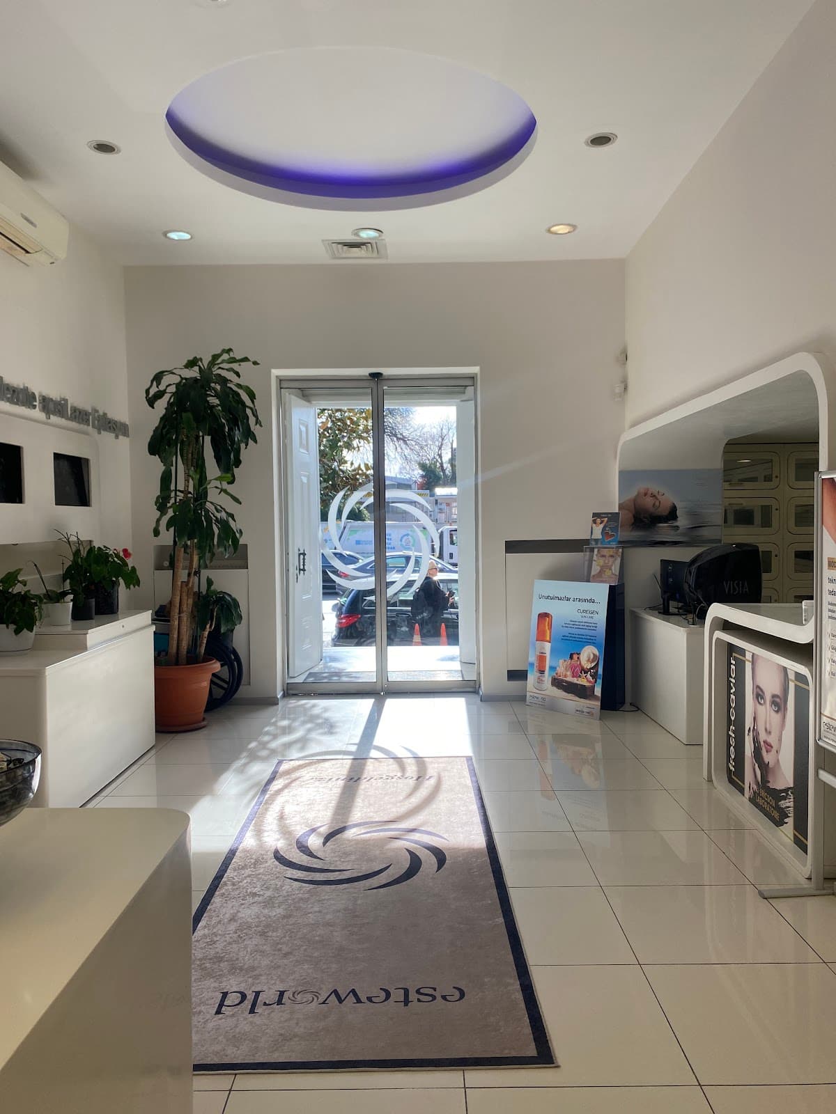 Esteworld Altunizade Clinics