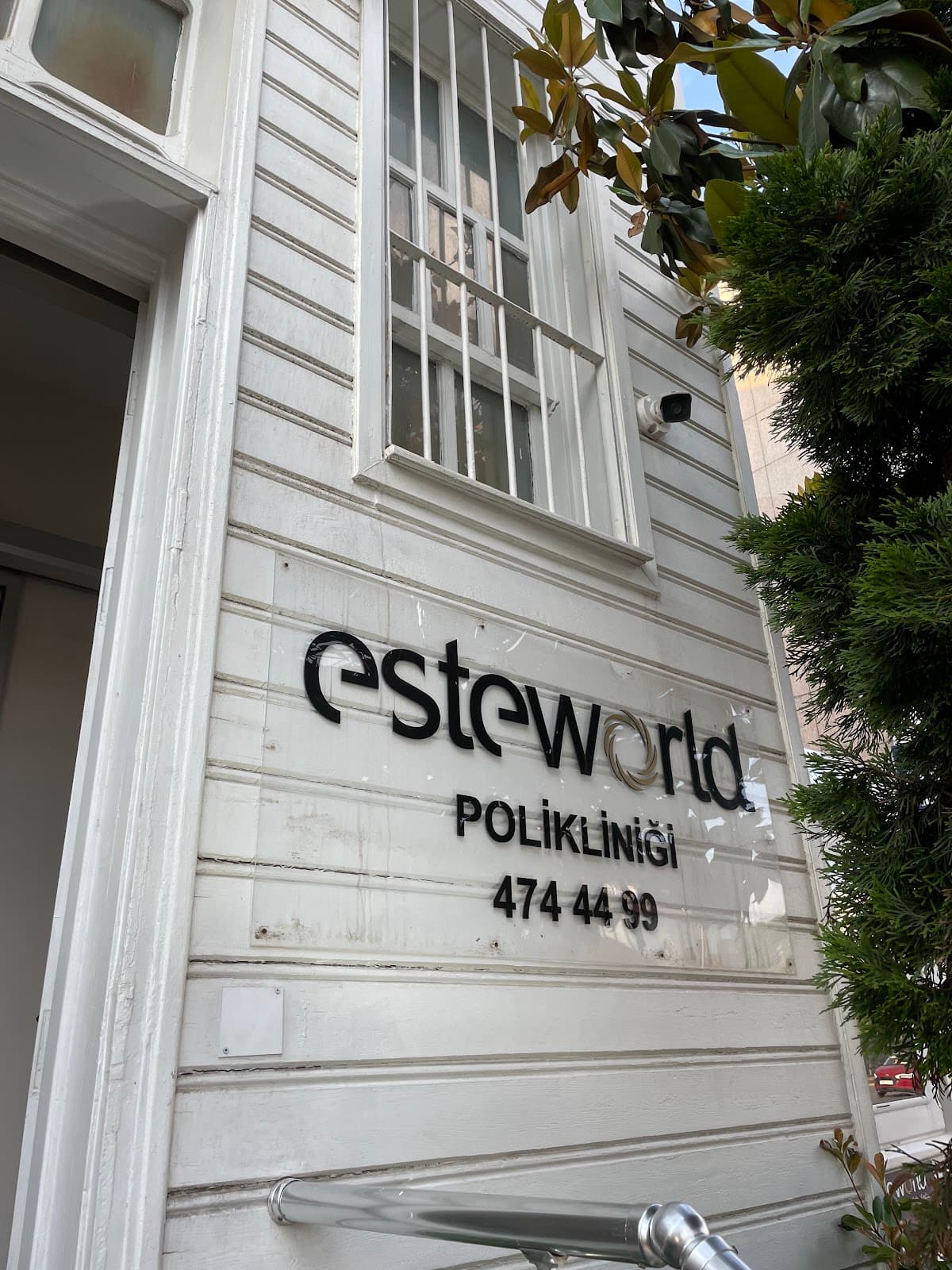 Esteworld Altunizade Clinics