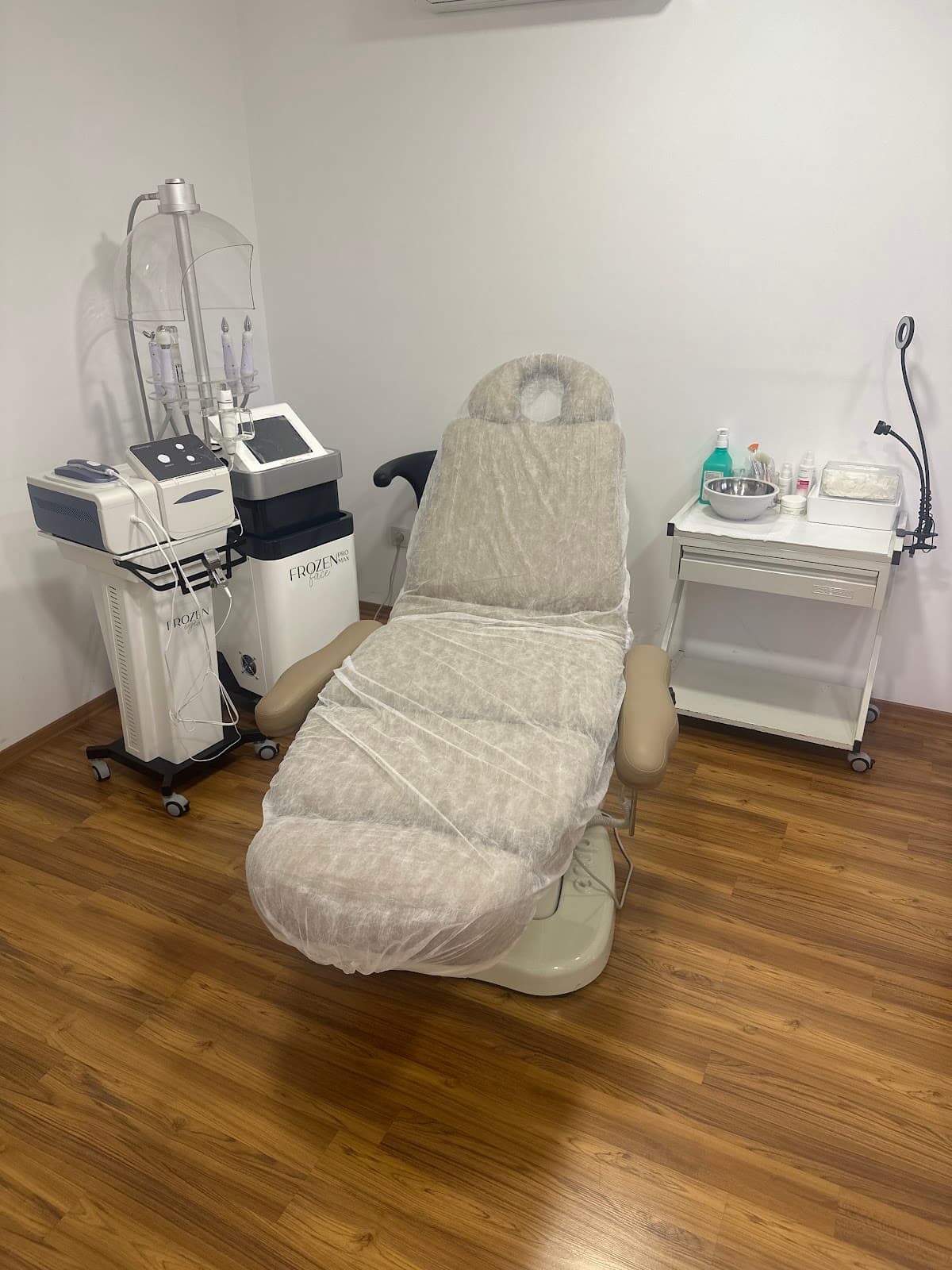 Op. Dr. Esra Bilgen | Kadın Estetik Cerrah | Vaser Liposuction | Meme Büyütme | Burun Estetiği