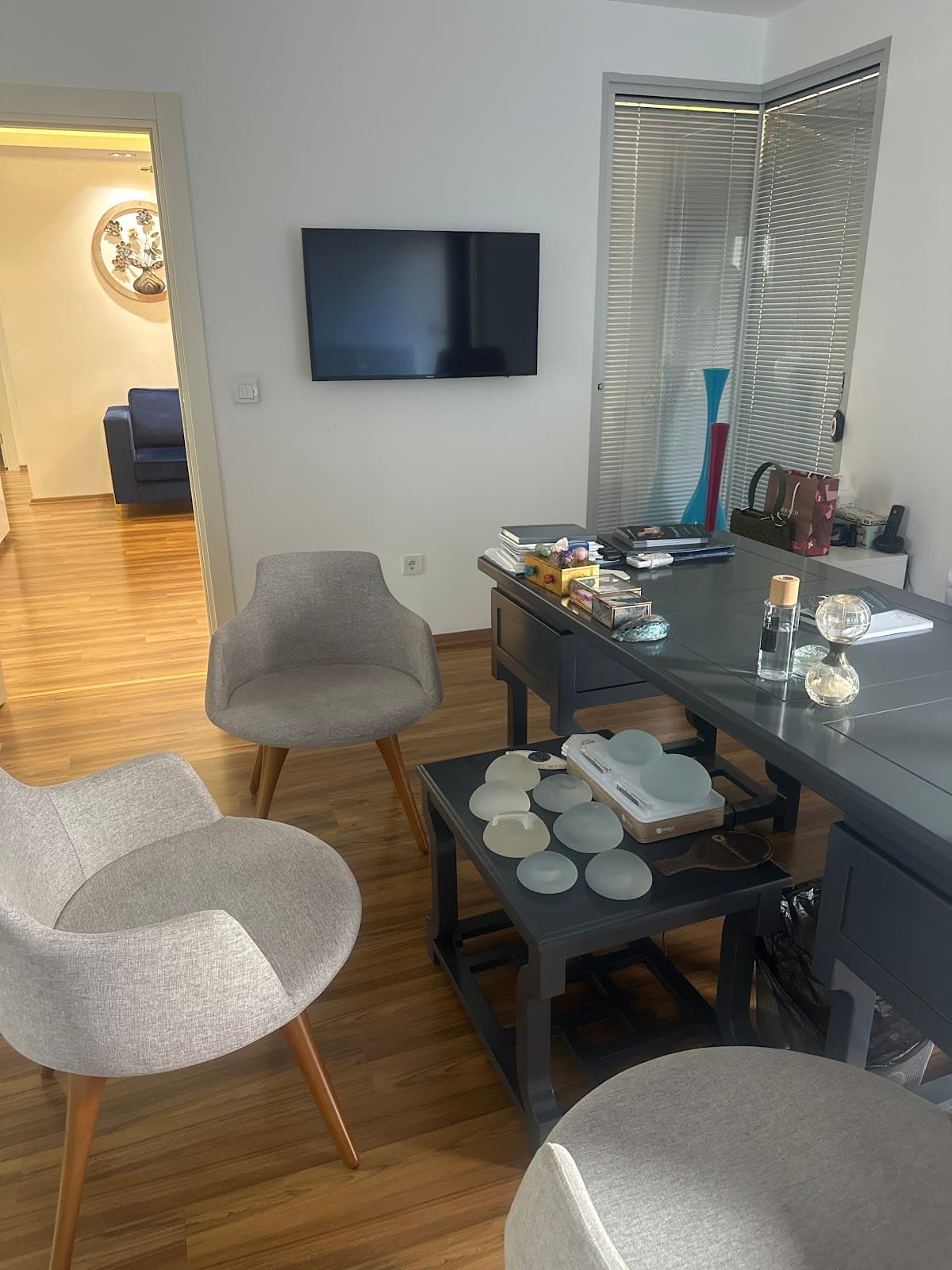 Op. Dr. Esra Bilgen | Kadın Estetik Cerrah | Vaser Liposuction | Meme Büyütme | Burun Estetiği