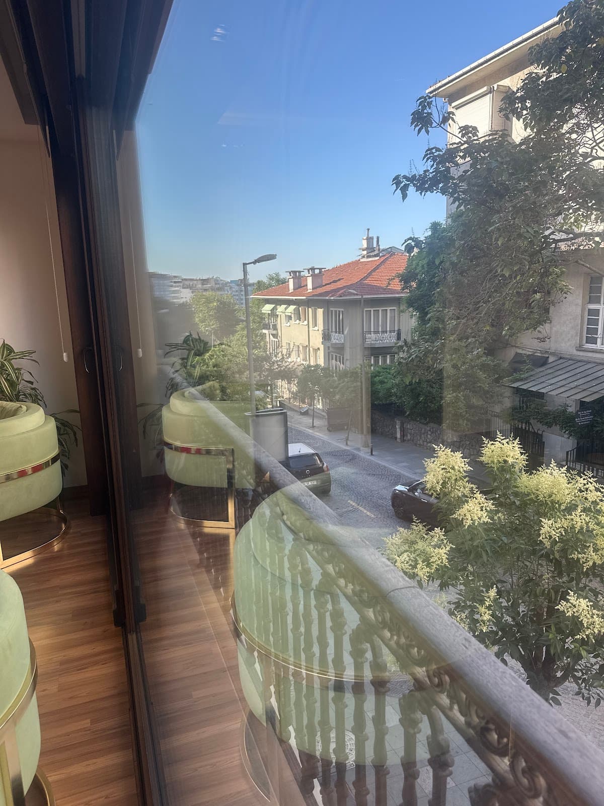 Op. Dr. Esra Bilgen | Kadın Estetik Cerrah | Vaser Liposuction | Meme Büyütme | Burun Estetiği