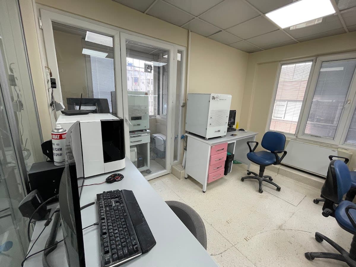 Dental Clinic in İstanbul - Aesthetic Teeth - Teeth Whitening and Veneer - Smile Design - Inlay Onlay