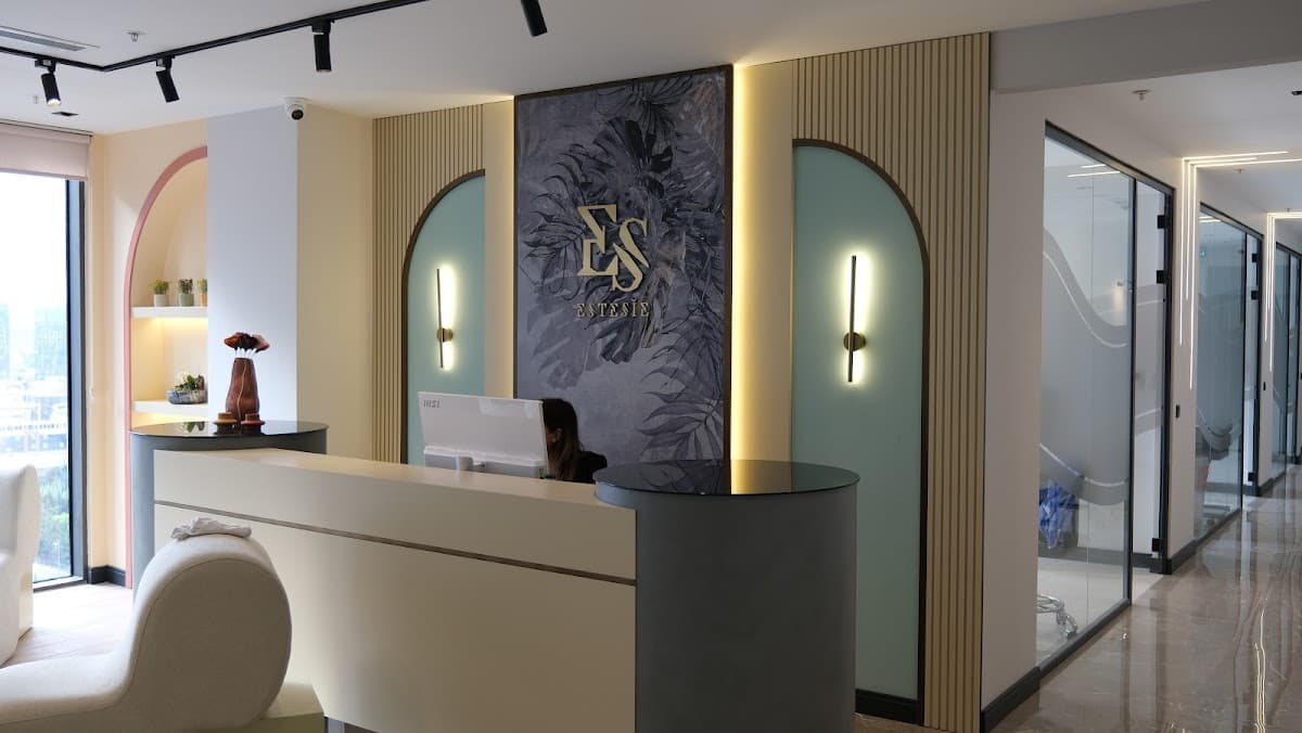 Estesie Dental Clinic™ Certified the Best Dental Implants in Turkey | Zirconium Laminate | Hollywood Smile in Istanbul