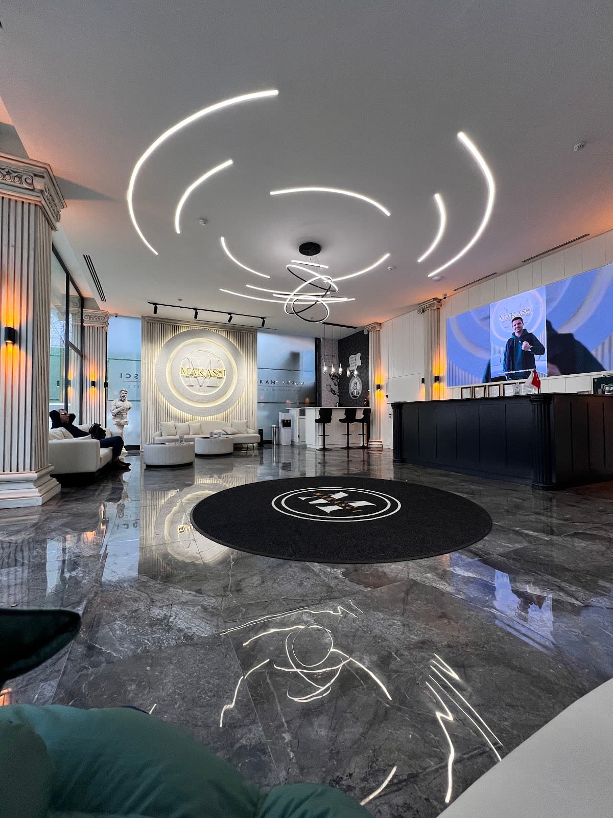 Özel Murat Makascı Polikliniği - Saç Ekimi