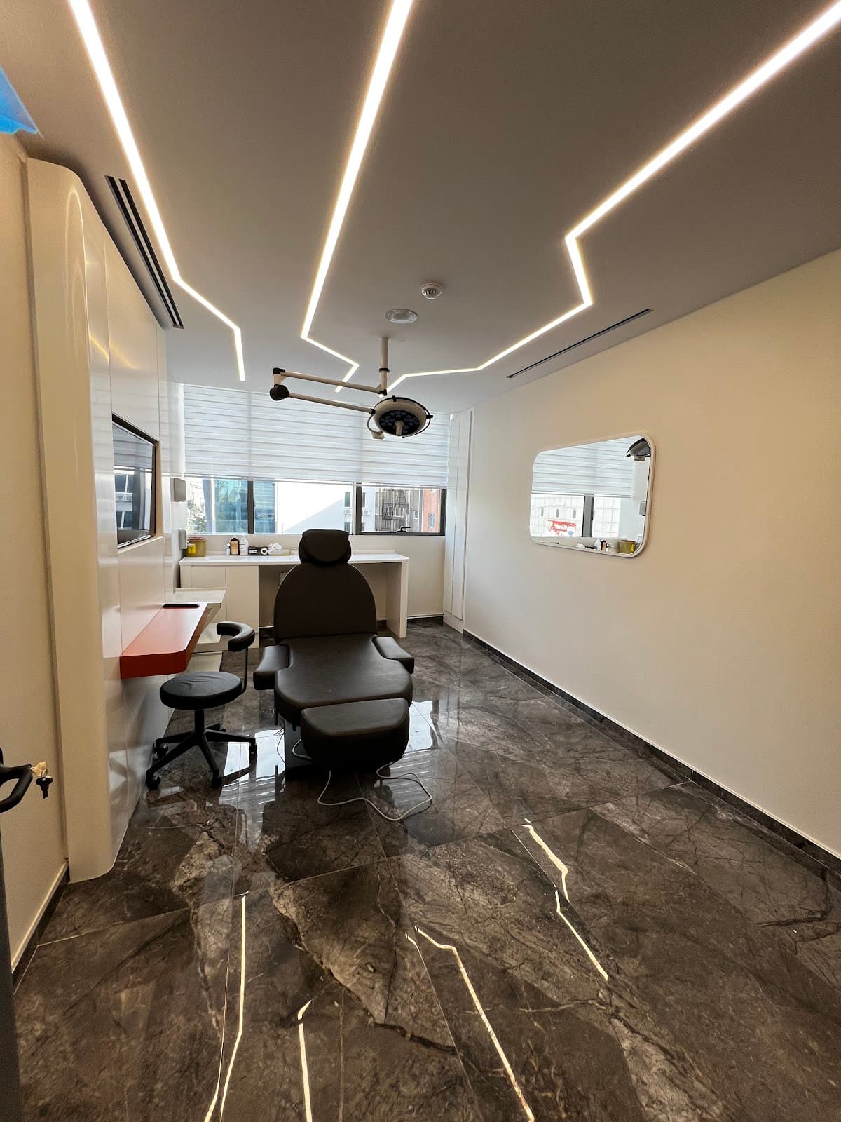 Özel Murat Makascı Polikliniği - Saç Ekimi