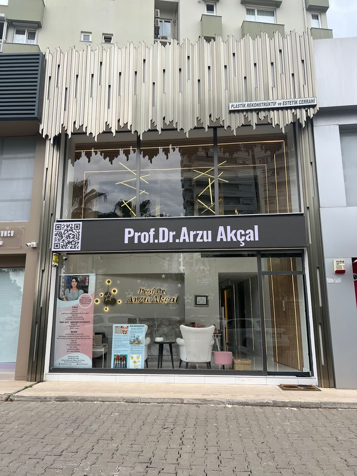 Prof. Dr. Arzu Akçal Plastik ve Estetik Cerrahi Uzmanı