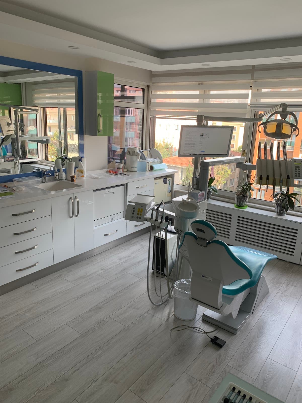 DENTIST GÖKAY KARTAL