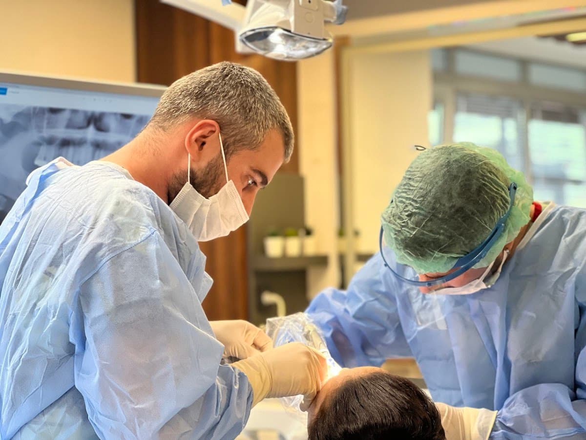 Dental Clinic Academy Ağız ve Diş Sağlığı Polikliniği