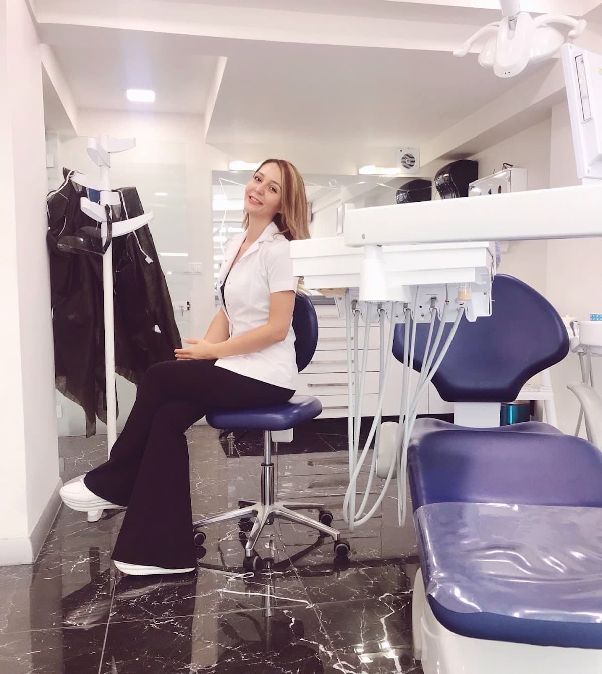 İzmir Diş Protez Uzmanı Uzm. Dt. İrem Ürünal