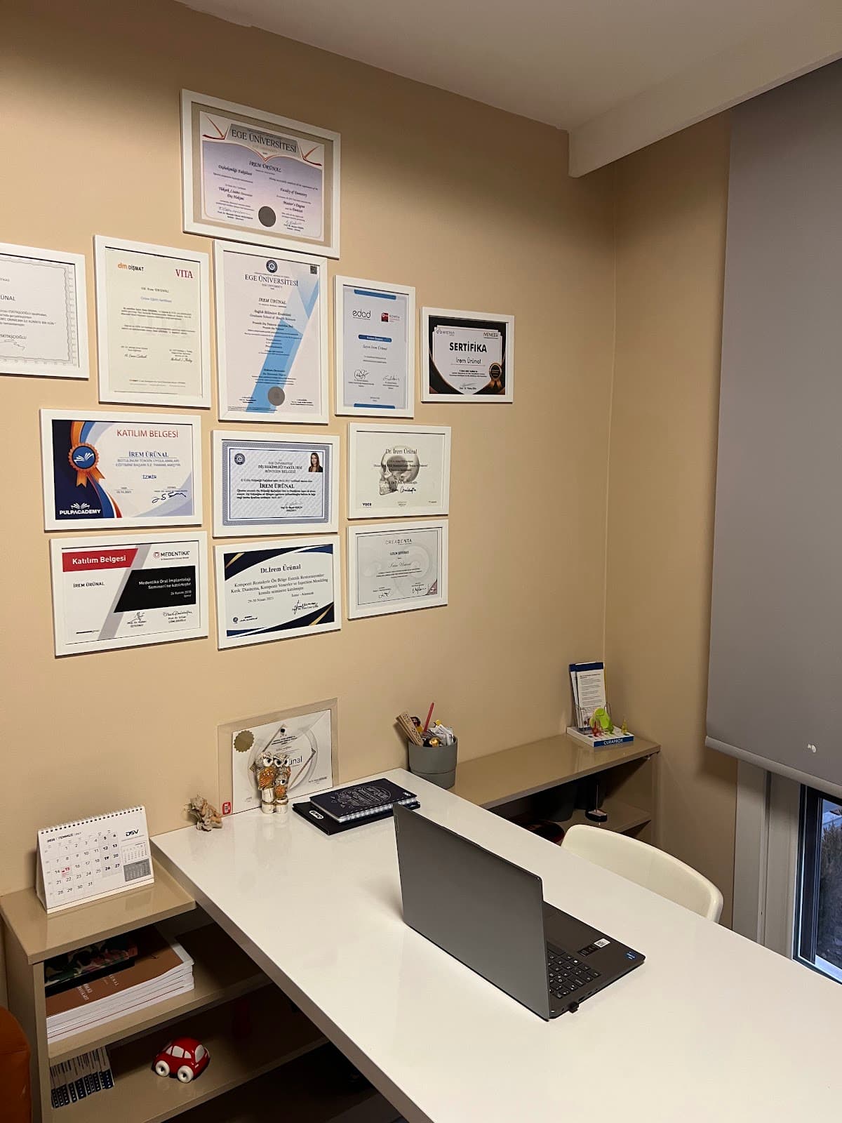 İzmir Diş Protez Uzmanı Uzm. Dt. İrem Ürünal