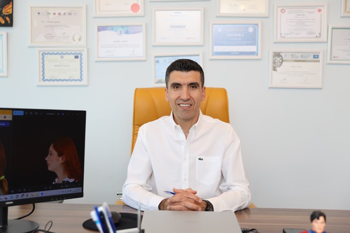Op. Dr. Behçet Şahin - BURUN VE YÜZ ESTETİĞİ