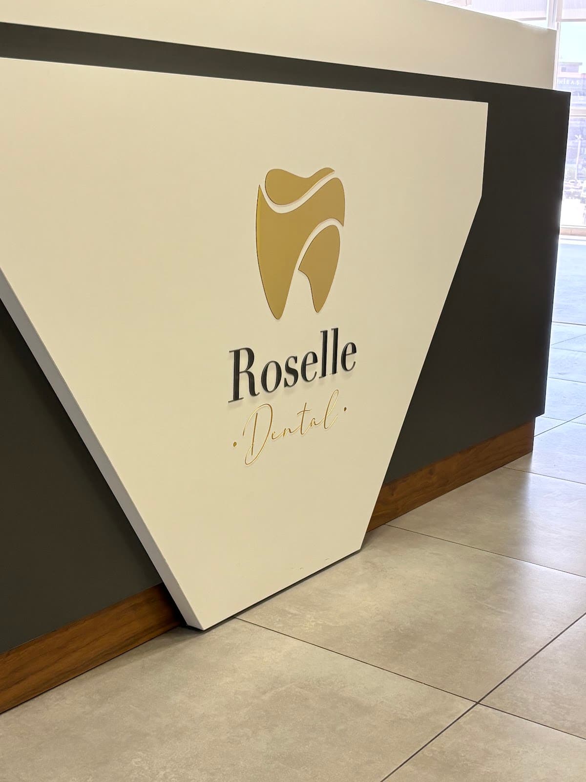 Roselle Dent | Ağız ve Diş Sağlığı Polikliniği