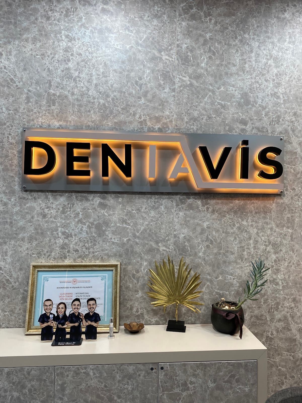 Dentavis Ağız ve Diş Sağlığı Polikliniği