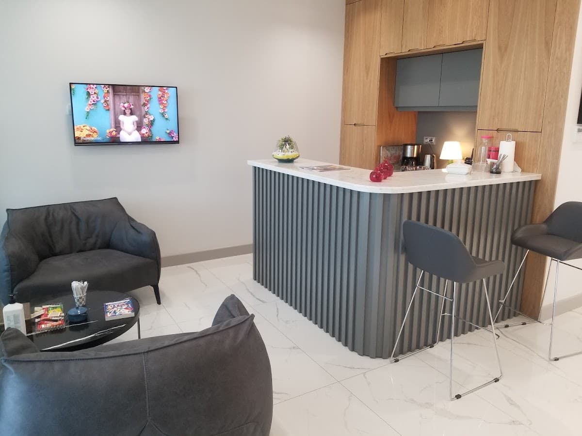 Dr.Atalay Kabakcıoglu / Essi Saç Ekim