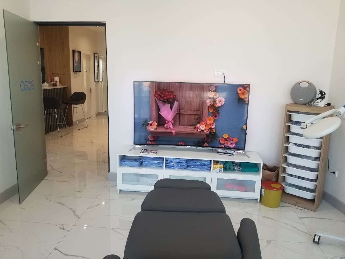 Dr.Atalay Kabakcıoglu / Essi Saç Ekim