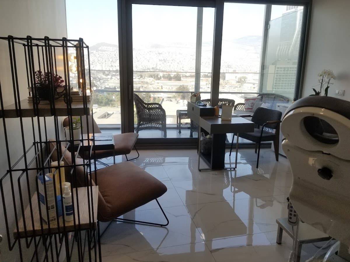 Dr.Atalay Kabakcıoglu / Essi Saç Ekim