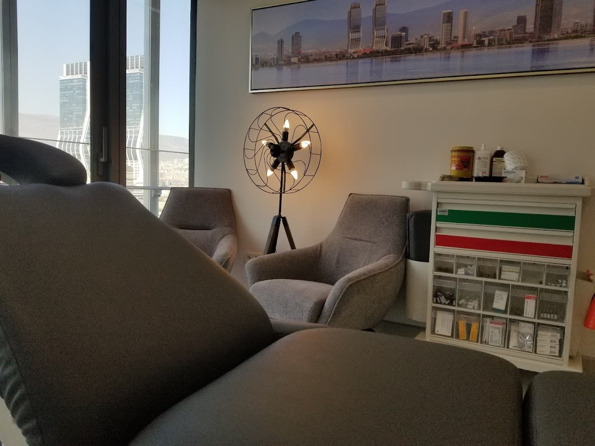 Dr.Atalay Kabakcıoglu / Essi Saç Ekim