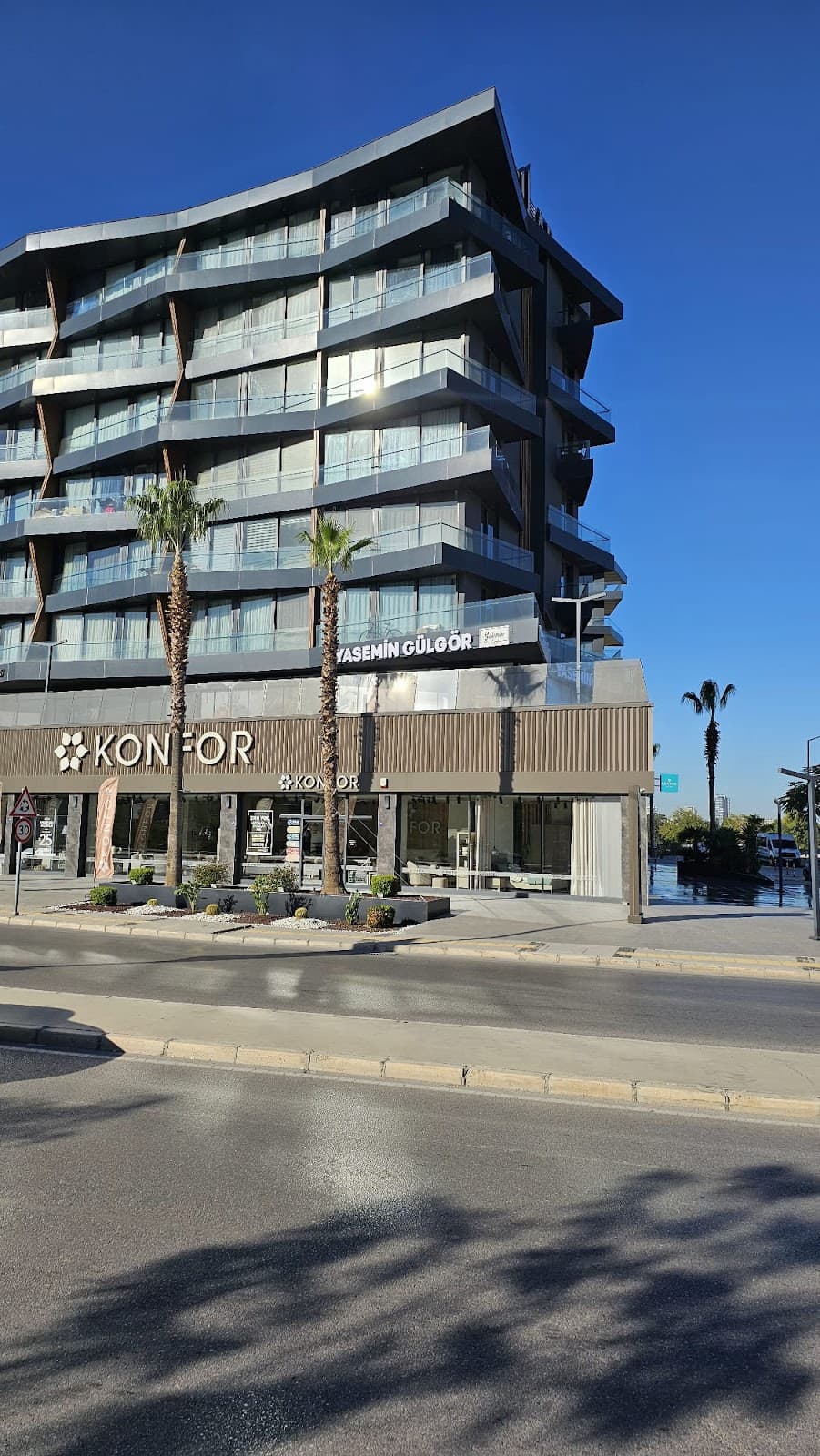 Yasemin Gülgör Saç Ekim Güzellik ve Estetik Merkezi