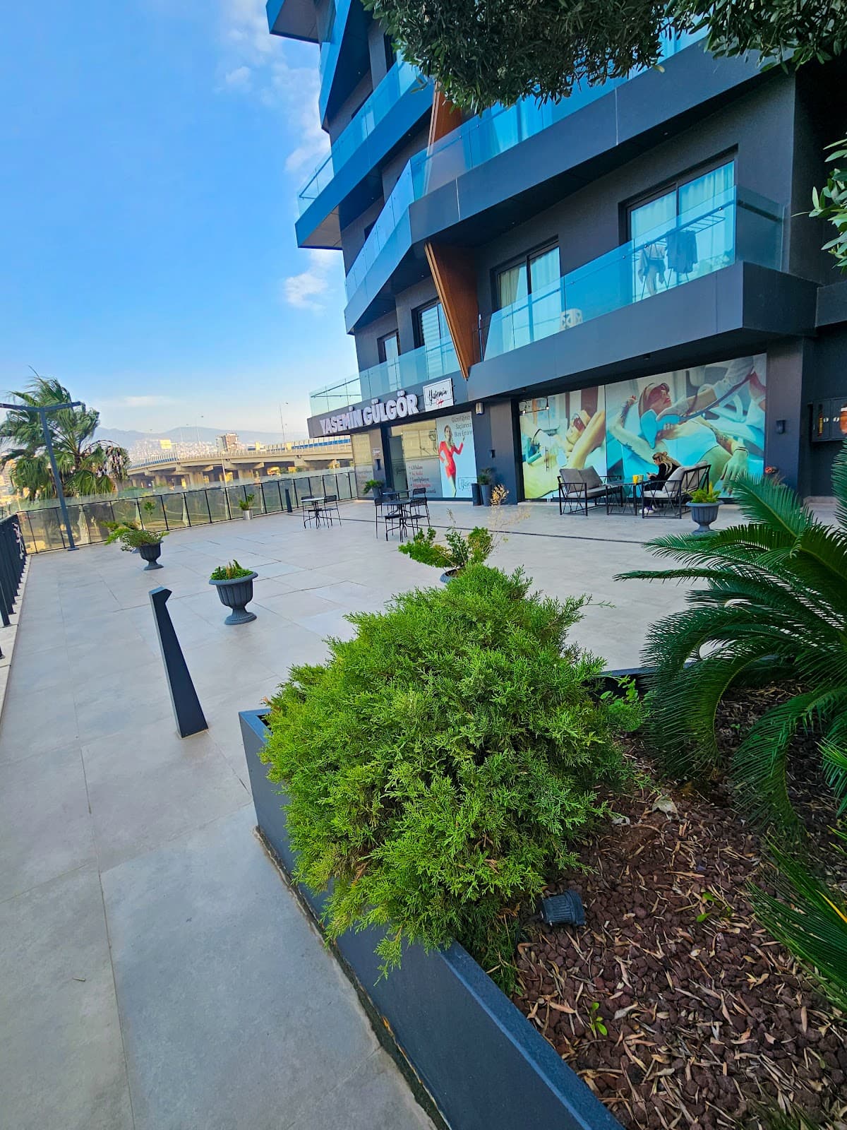 Yasemin Gülgör Saç Ekim Güzellik ve Estetik Merkezi