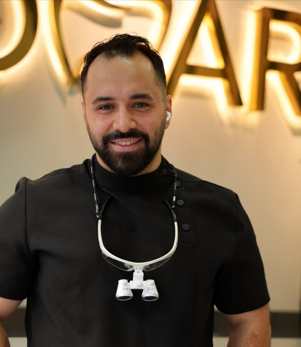 Diş hekimi .دكتور عمر عقيد Dr Omar Akeed Dental clinic