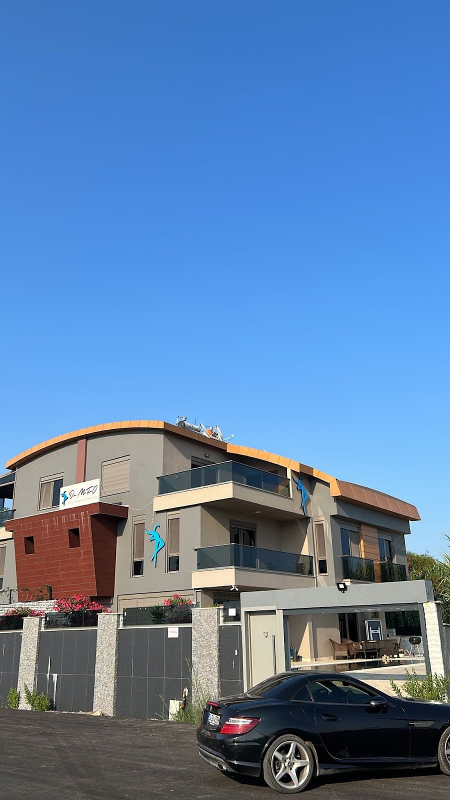 Dr. MFO - Art, Surgery & Beauty