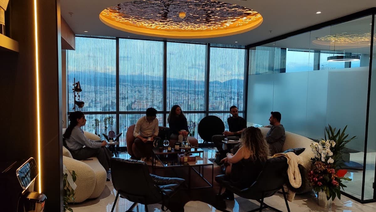 Dr Osman Tan- İzmir Göz Kapağı Estetiği & Dudak Dolgusu